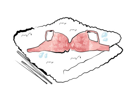 タオルで水気を取ります。
