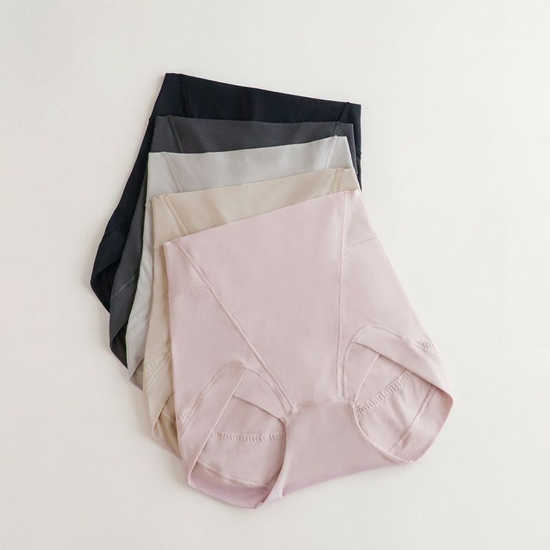 ブラデリス シルク混素肌しっとりショーツ